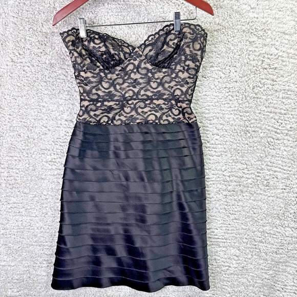 BCBG Max Azria Black Lace Overlay Tiered Ruffle Dress‎ Size 4 - Picture 3 of 11
